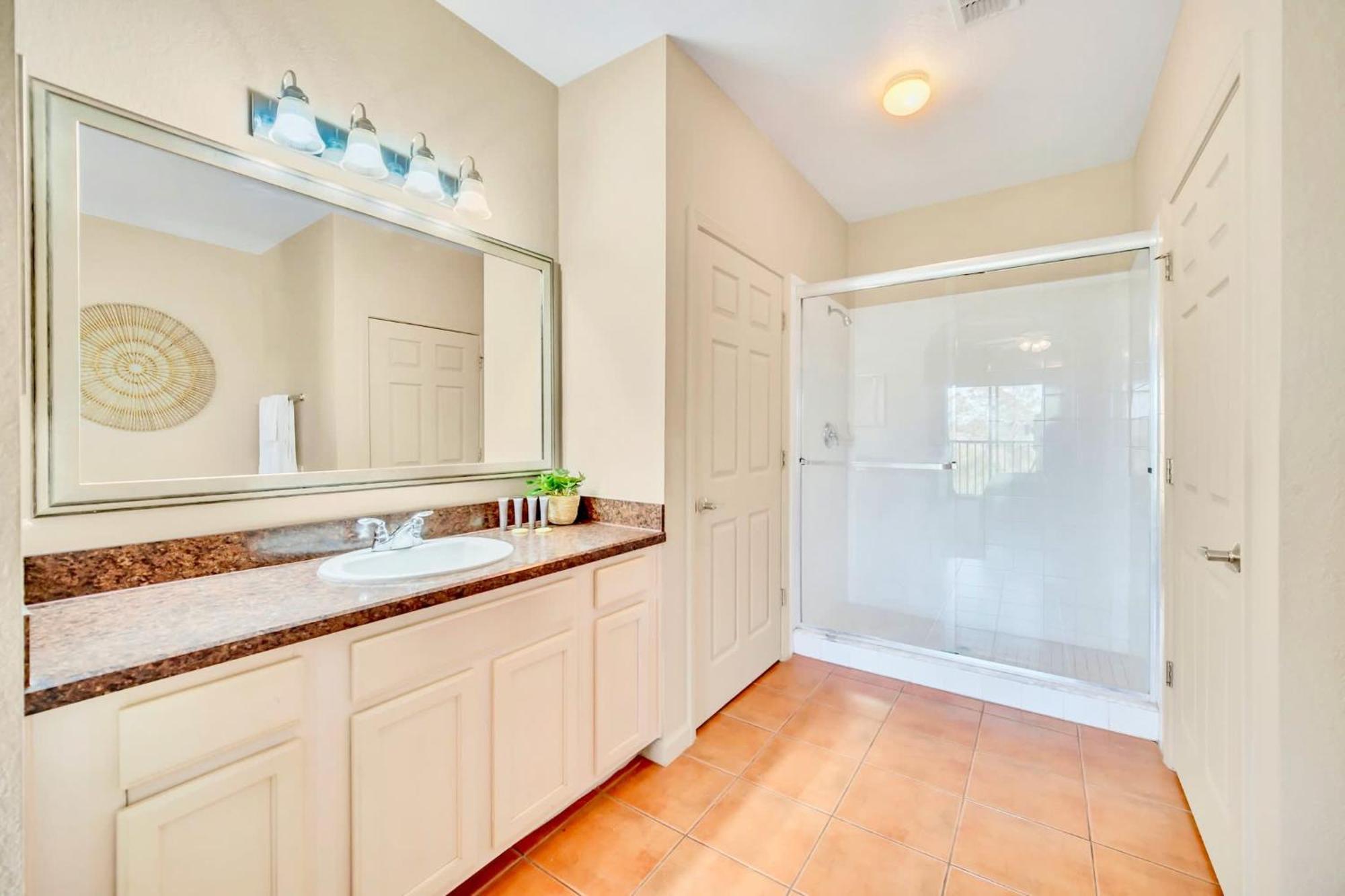 Stunning 2br With Hot Tub And Pool, Near Disney! Holiday home *