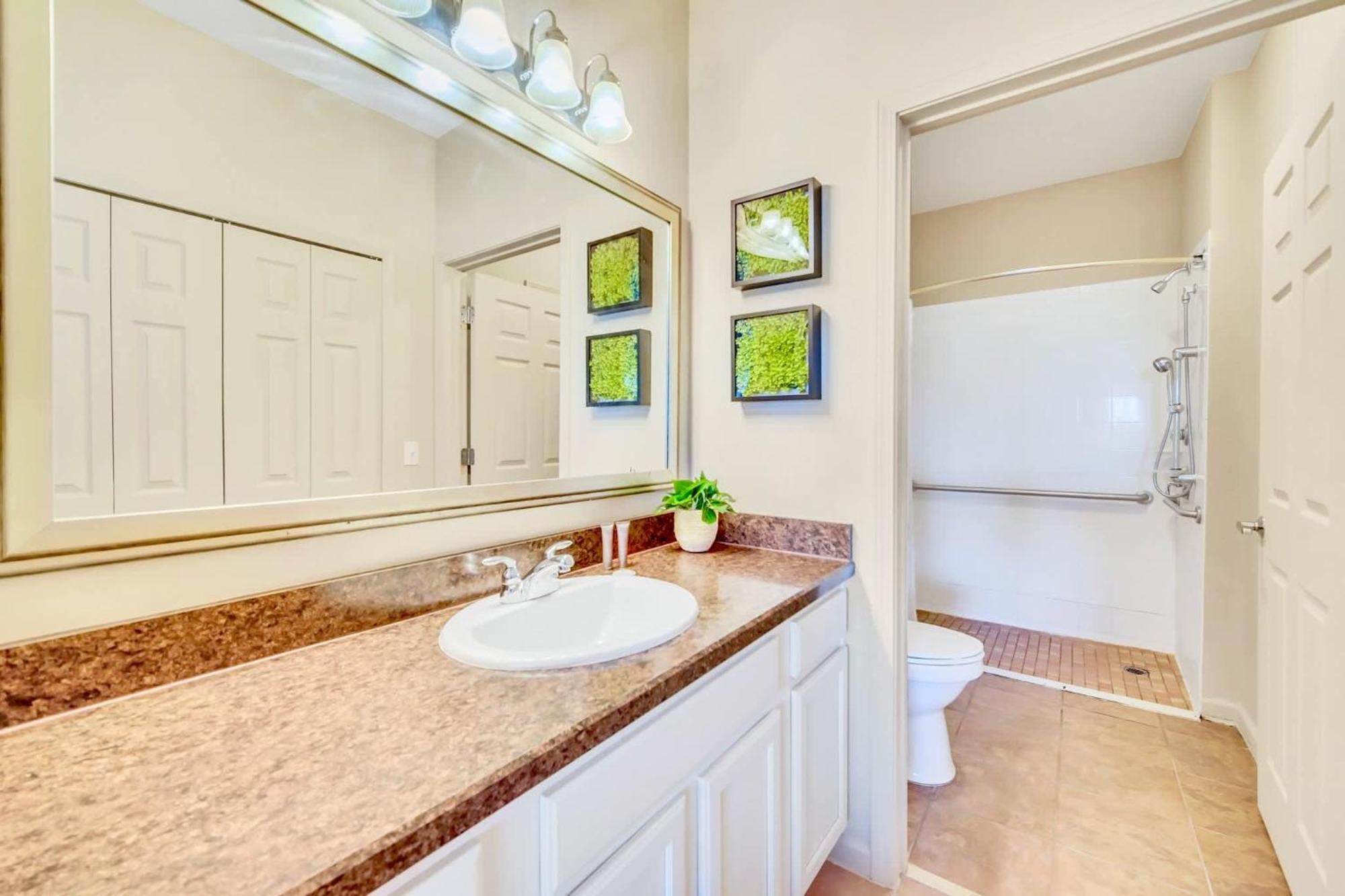 Stunning 2br With Hot Tub And Pool, Near Disney! Orlando