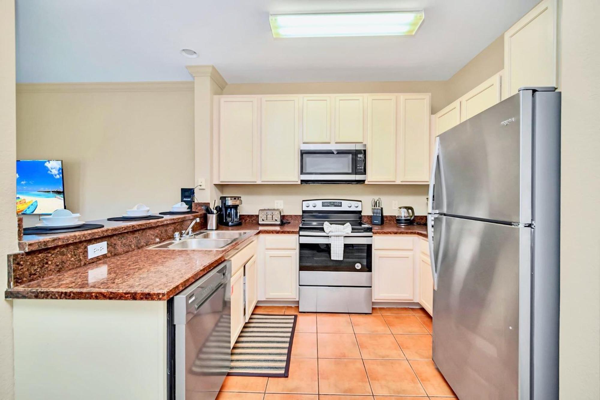 Stunning 2br With Hot Tub And Pool, Near Disney! Holiday home